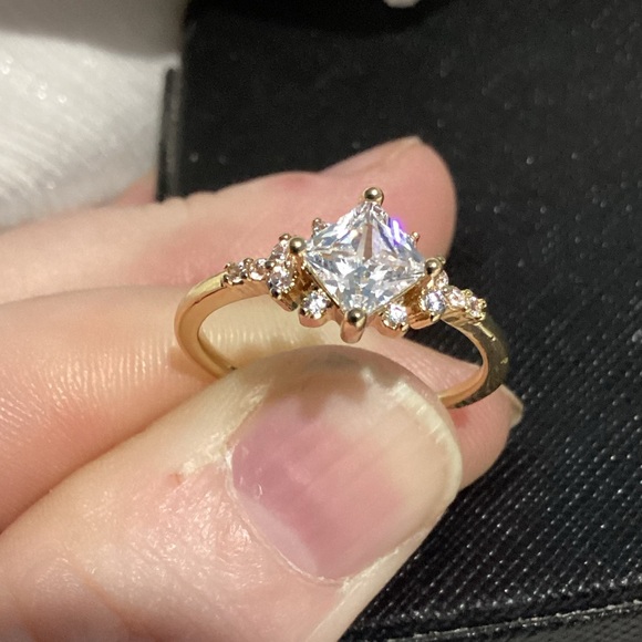 🌸Elegant Vintage or Antique Style Princess Cut Petite Cz Diamond band - Picture 1 of 16